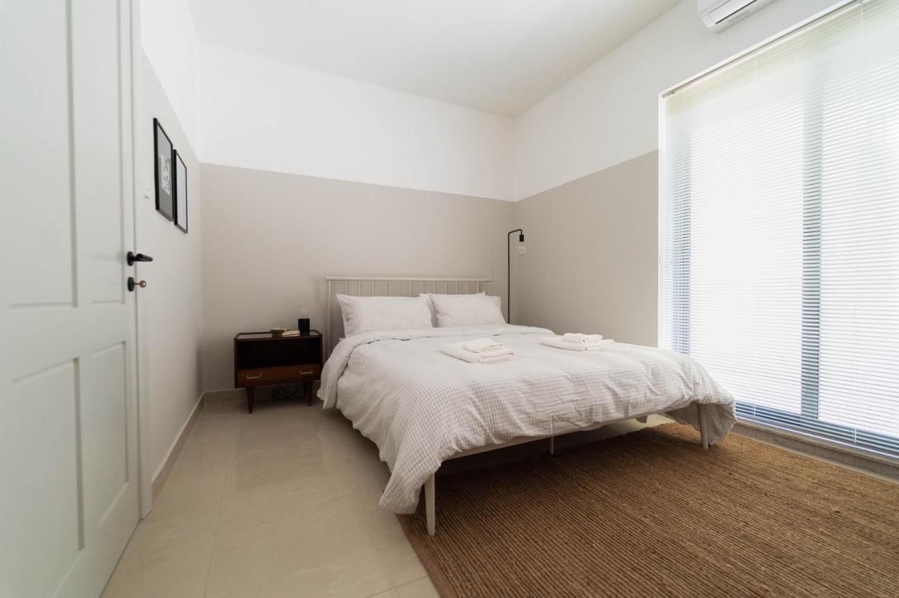 شقة Cosy Designer Seaview Penthouse With Terrace & Bbq خليج سانت بول المظهر الخارجي الصورة
