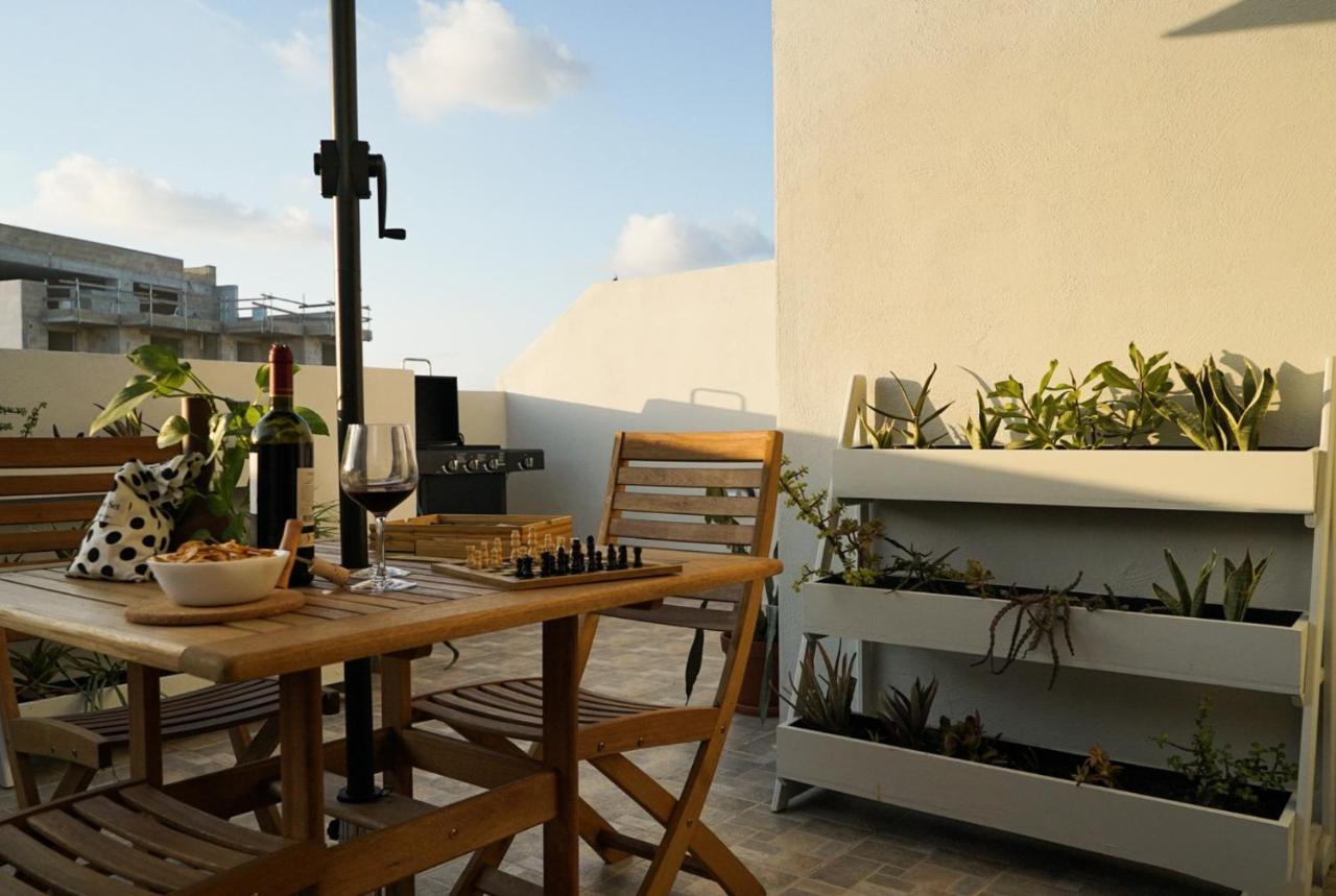 شقة Cosy Designer Seaview Penthouse With Terrace & Bbq خليج سانت بول المظهر الخارجي الصورة